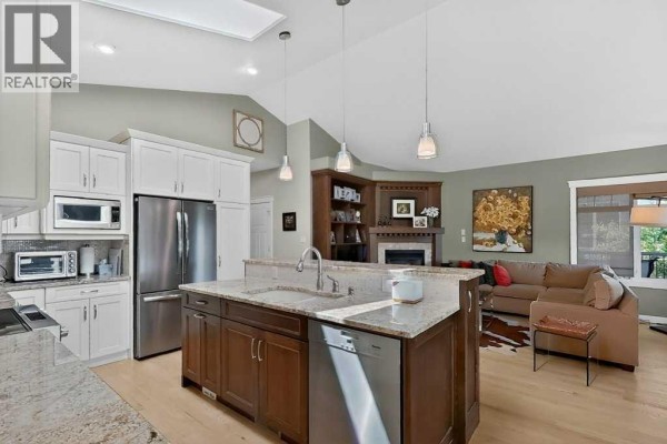 Dining room - 509 Sunridge Crescent W, Lethbridge, AB T1J0T1 Photo 3