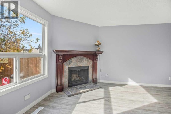 Living room - 51, 31 Alford Avenue, Red Deer, AB T4R1G9 Photo 3