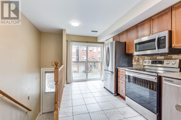 Kitchen - 51 - 1751 Lampman Avenue, Burlington, ON L7L6W3 Photo 4