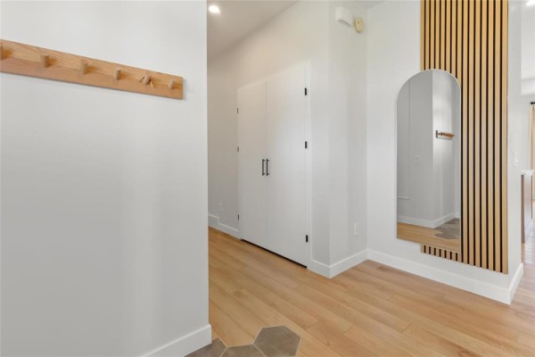 Mud room - 51 Carrera Cove, Steinbach, MB R5G2Y3 Photo 5