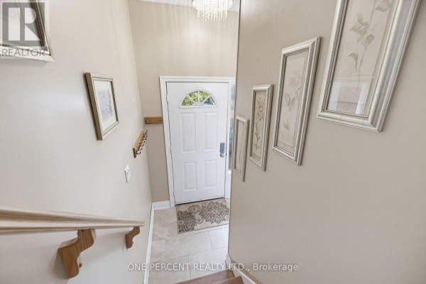 Primary Bedroom - 51 Courtleigh Square, Brampton, ON L6Z1J2 Photo 5