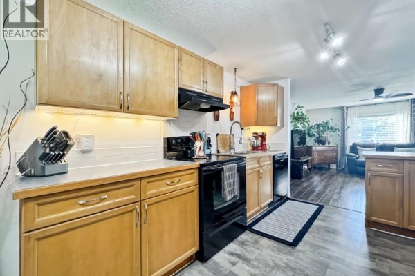 Living room - 51 Evergreen Mobile Home Park, Whitecourt, AB T7S1J2 Photo 5