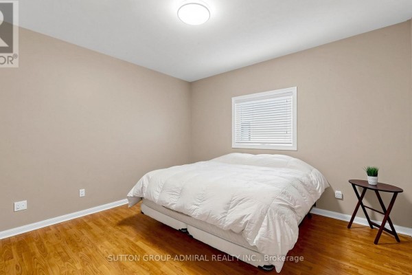 Living room - 51 Faye Court, Vaughan, ON L4J5B6 Photo 5