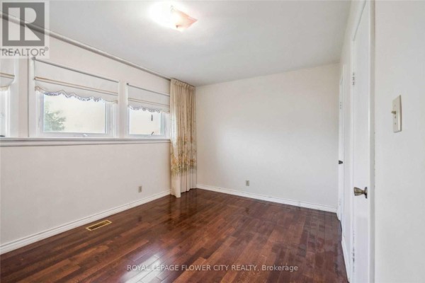 Kitchen - 51 Hillside Avenue, Vaughan, ON L4K1X1 Photo 3