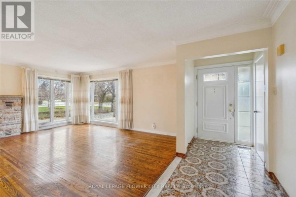 Bedroom 2 - 51 Hillside Avenue, Vaughan, ON L4K1X1 Photo 5