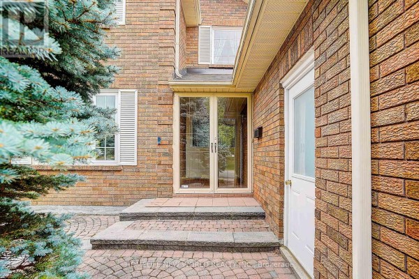 Living room - 51 Leighland Drive, Markham, ON L3R7R8 Photo 3