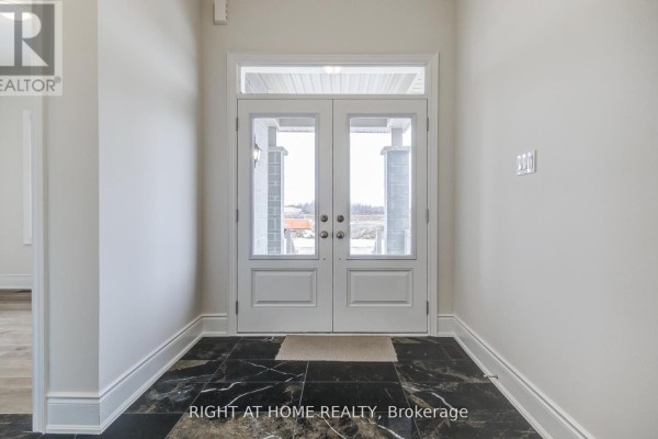 51 Lorrain Hand Crescent, Georgina, ON L4P0T2 Photo 2