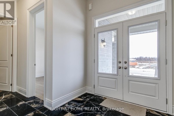 51 Lorrain Hand Crescent, Georgina, ON L4P0T2 Photo 3