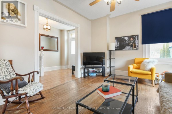 Foyer - 51 Main Street W, Smiths Falls, ON K7A1M7 Photo 4