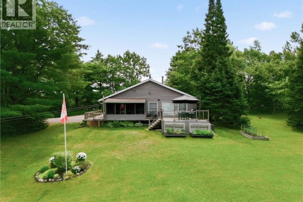 Loft - 51 Mckellar Lake Road, Mckellar, ON P0G1C0 Photo 2