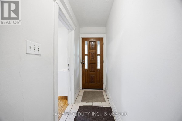 Living room - 51 Perth Avenue, Toronto, ON M6R2C1 Photo 4