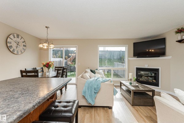 Kitchen - 51 Vaughn Av, Spruce Grove, AB T7X4R9 Photo 3