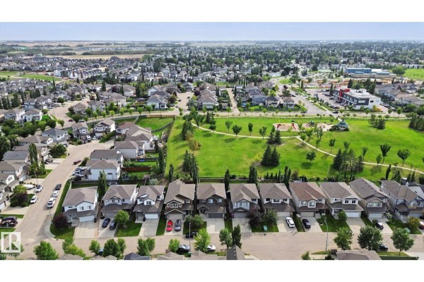 51 Vivian Wy, Spruce Grove, AB, photo 2