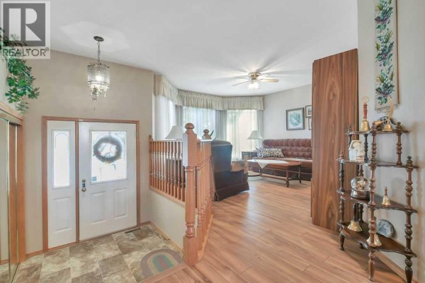 Dining room - 51 Willow Springs Crescent, Sylvan Lake, AB T4S1G3 Photo 3