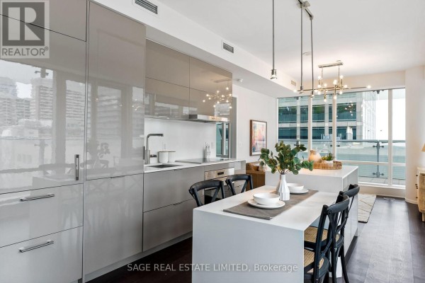 Kitchen - 510 - 1 Bloor Street E, Toronto, ON M4W1A9 Photo 4