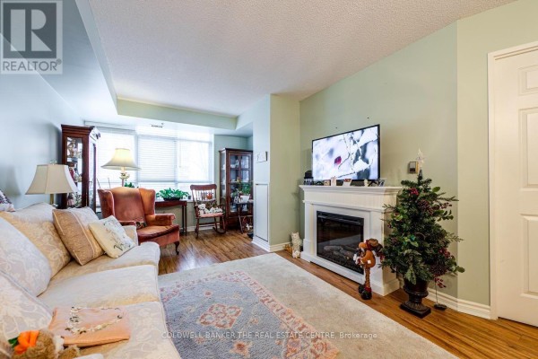Fitness room with exercise equipment, large windows, and carpeted flooring - 510 - 115 Bonis Avenue, Toronto