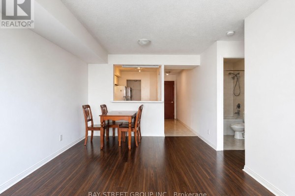 510 - 18 Lee Centre Drive, Toronto, ON M1H3H5 Photo 3
