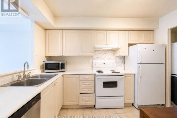 510 - 18 Lee Centre Drive, Toronto, ON M1H3H5 Photo 5