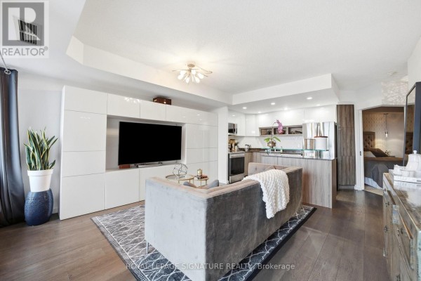 Kitchen - 510 - 218 Queens Quay W, Toronto, ON M5J2Y6 Photo 4