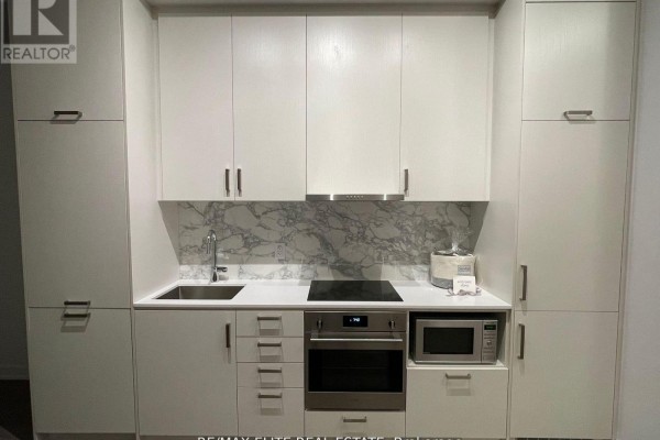 510 - 60 Honeycrisp Crescent, Vaughan, ON, photo 2