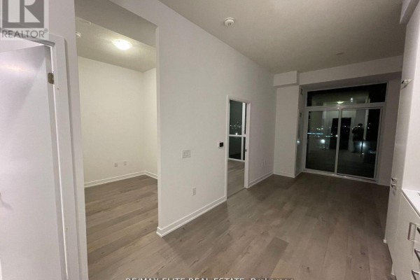510 - 60 Honeycrisp Crescent, Vaughan, ON, photo 3