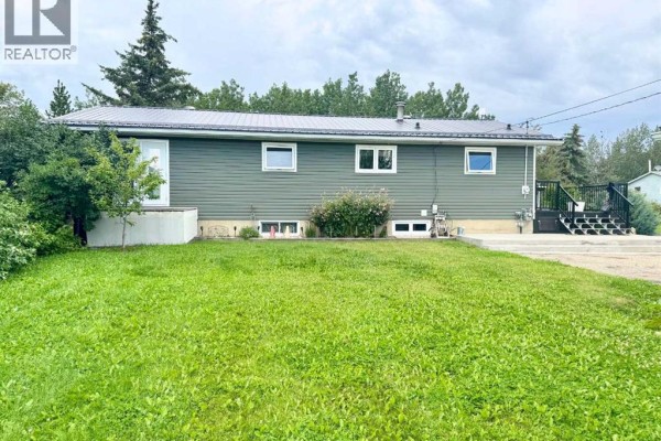 Primary Bedroom - 510 4 Street E., Mclennan, AB T0H2L0 Photo 4