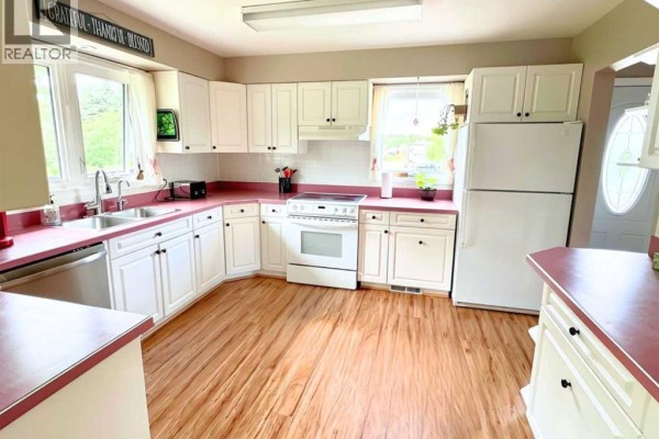 3pc Bathroom - 510 4 Street E., Mclennan, AB T0H2L0 Photo 5