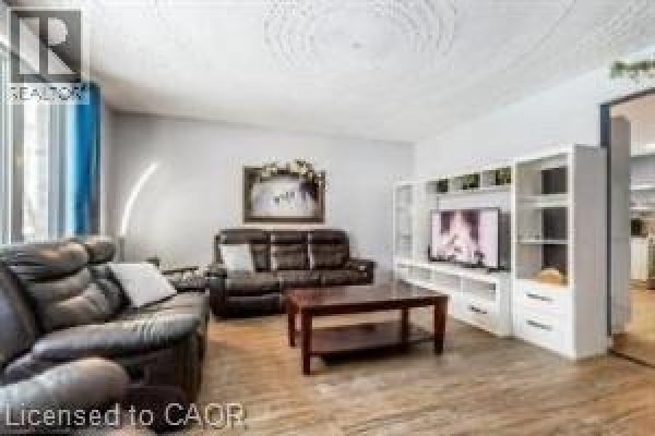 510 Oakridge Place, Waterloo, ON N2L4P2 Photo 3