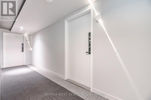Primary Bedroom - 5104 - 3900 Confederation Parkway, Mississauga, ON L5B0M3 Photo 4