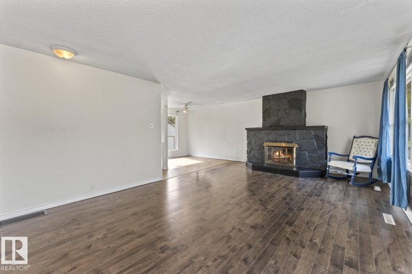 Family room - 5105 58 St, Cold Lake, AB T9M1S3 Photo 4