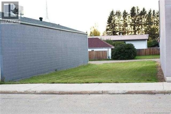 5106 50 Street, Eckville, AB T0M0X0 Photo 2