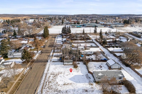 5107 58 St, Cold Lake, AB T9M1S3 Photo 4