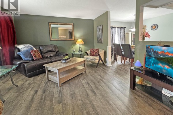 Kitchen - 511 101st Street, North Battleford, SK S9A0Y5 Photo 3
