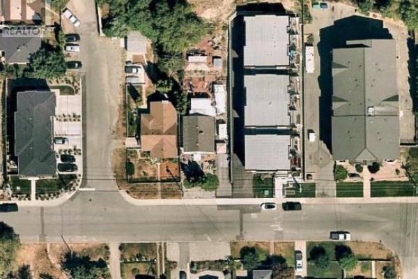 Den - 511 Wade Avenue E, Penticton, BC V2A1T2 Photo 2