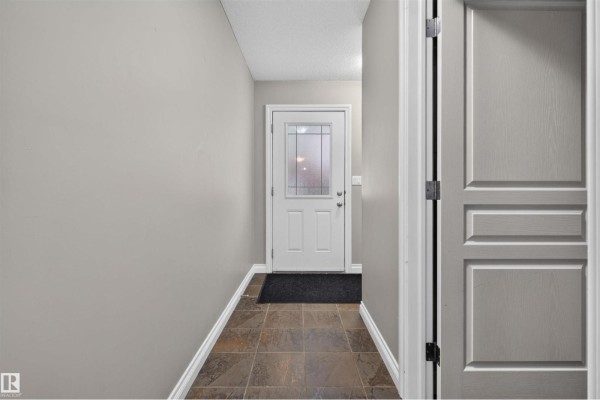 Kitchen - 5110 168a Av Nw, Edmonton, AB T5Y0R9 Photo 3