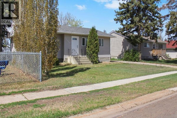 4pc Bathroom - 5110 51 Street, Daysland, AB T0B1A0 Photo 3