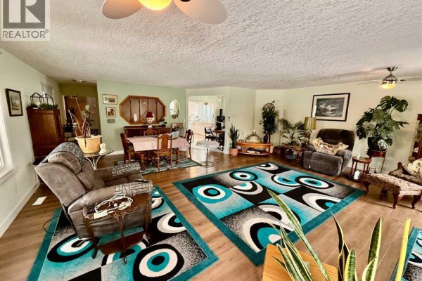 Dining room - 5111 49 Street, Irma, AB T0B2H0 Photo 2