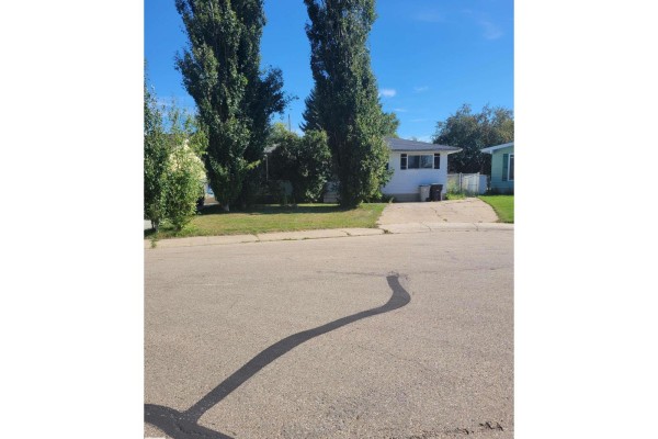 5111 59 St, Redwater, AB T0A2W0 Photo 2