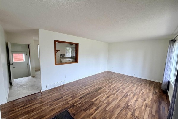 Kitchen - 5113 45 St, St  Paul Town, AB T0A3A2 Photo 3