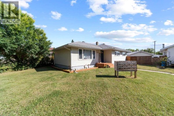 Living room - 5113 49 Avenue, Forestburg, AB T0B1N0 Photo 2