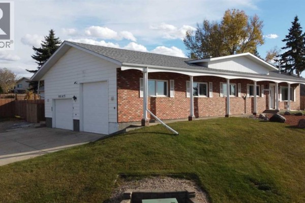 Living room - 5115 42 Street, Ponoka, AB T4J1C9 Photo 2