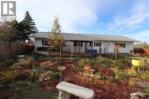 Primary Bedroom - 5115 42 Street, Ponoka, AB T4J1C9 Photo 3
