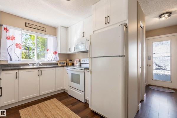 Den - 5115 49 Av, Rural Lac Ste  Anne County, AB T0E0A0 Photo 5