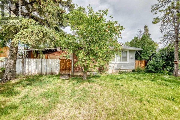 Living room - 5116 Forego Avenue, Calgary, AB T2A2C6 Photo 2
