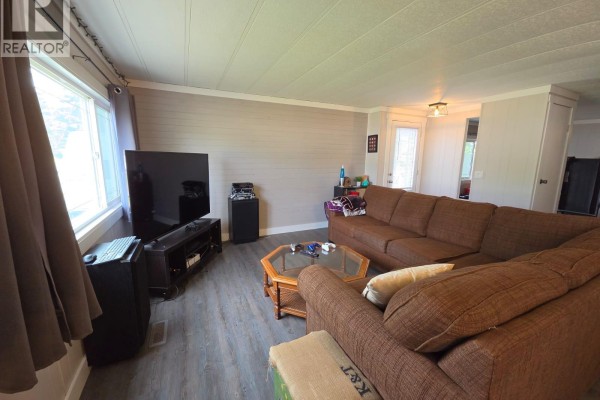 Living room - 5117 43 Street Ne, Chetwynd, BC V0C1J0 Photo 3