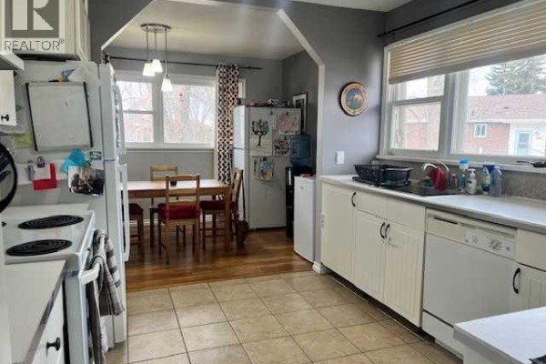 Dining room - 5117 49 Avenue, Forestburg, AB T0B1N0 Photo 2