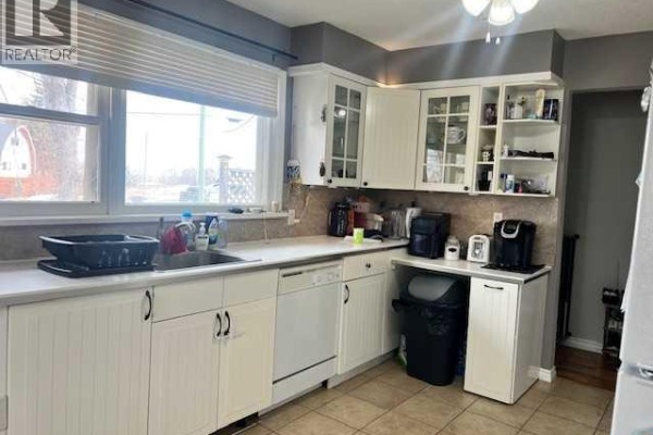 Living room - 5117 49 Avenue, Forestburg, AB T0B1N0 Photo 3