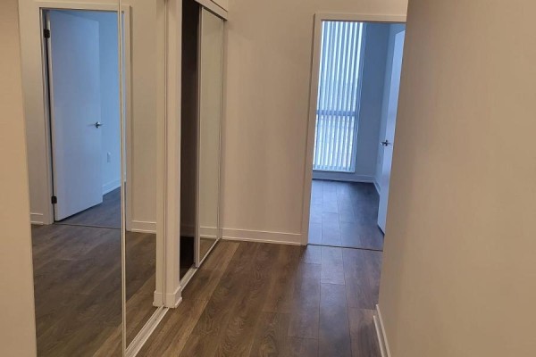 512 - 10 Honeycrisp Crescent, Vaughan, ON L4K0M7 Photo 5