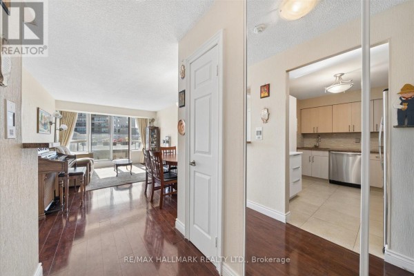 Primary Bedroom - 512 - 81 Townsgate Drive, Vaughan, ON L4J8E6 Photo 5