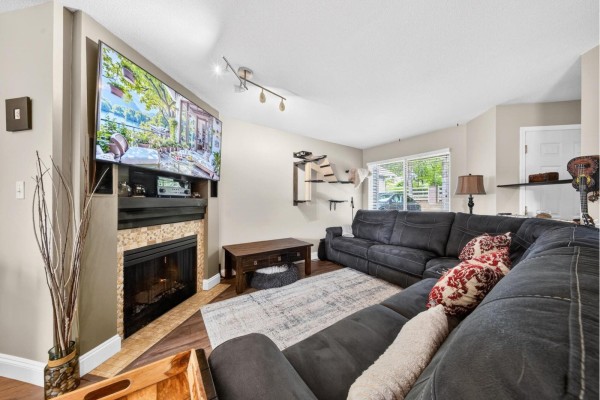 512 13900 Hyland Road, Surrey, BC V3W2C3 Photo 3